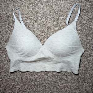 Victoria’s Secret PINK Wireless Push Up Bra Light Gray Pink Lining Size M